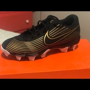 Woman’s hyperdiamond 3 keystone softball shoes